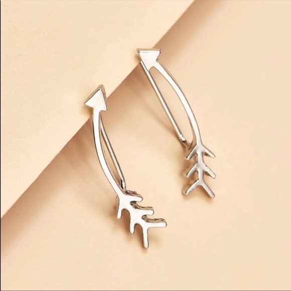 FESTIVAL CRAWLER SILVER TONE MINIMALIST STUD EARRINGS - Picture 2 of 3